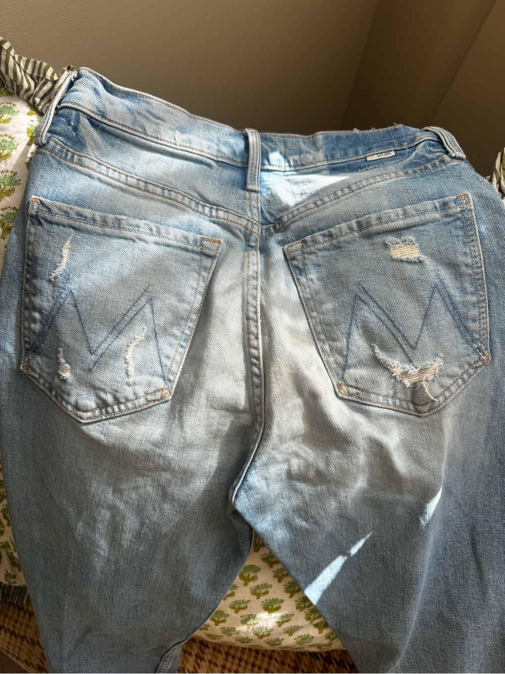 MOTHER The Tomcat Cropped Ankle Jeans with Back Pocket Stitching - Picture 3 of 7